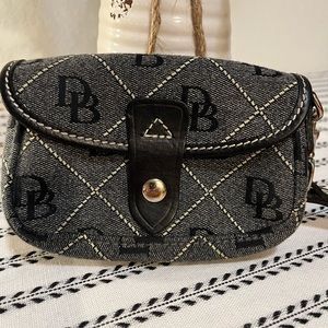 Dooney & Bourke wristlet